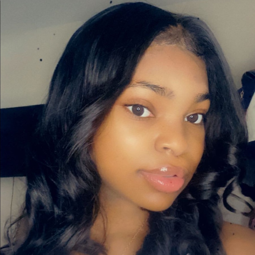 Meet your Posher, Makiah